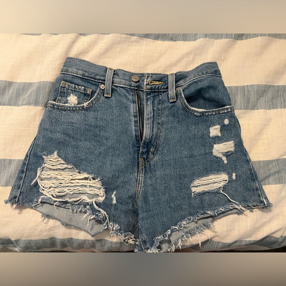 W25 Levi Mom Short